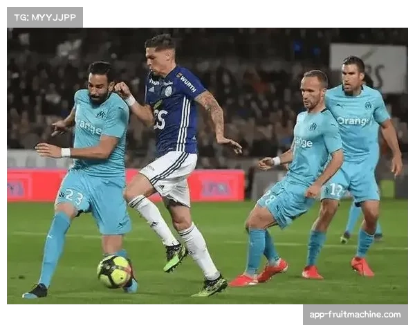 朗斯22轮仅失17球铸就联赛最佳防线 平民军团靠防守登顶积分榜